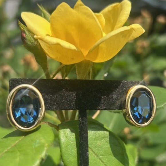 S.A.L SWAROVSKI Deep Blue Oval Crystal Gold Tone EARRINGS - Picture 5 of 9